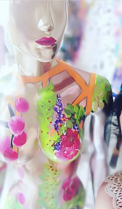 Paspop - handgeschilderd met acrylverf - thema : Italiaanse bikinimodel 2022